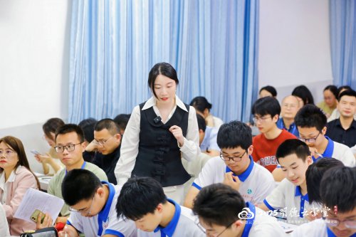 陈宇星老师参加第二十一届学术年会展示教学案例说课